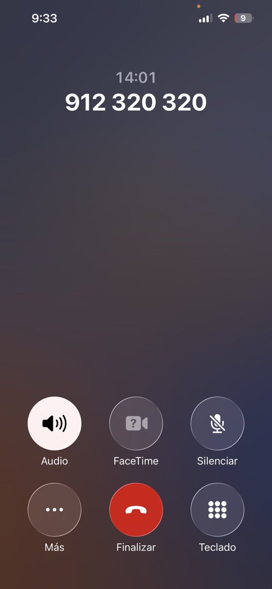 Atención <a href="/Renfe/">Renfe</a> para anular un billete por la huelga prevista .
Después de esos minutos en espera optó por colgar. Imposible .