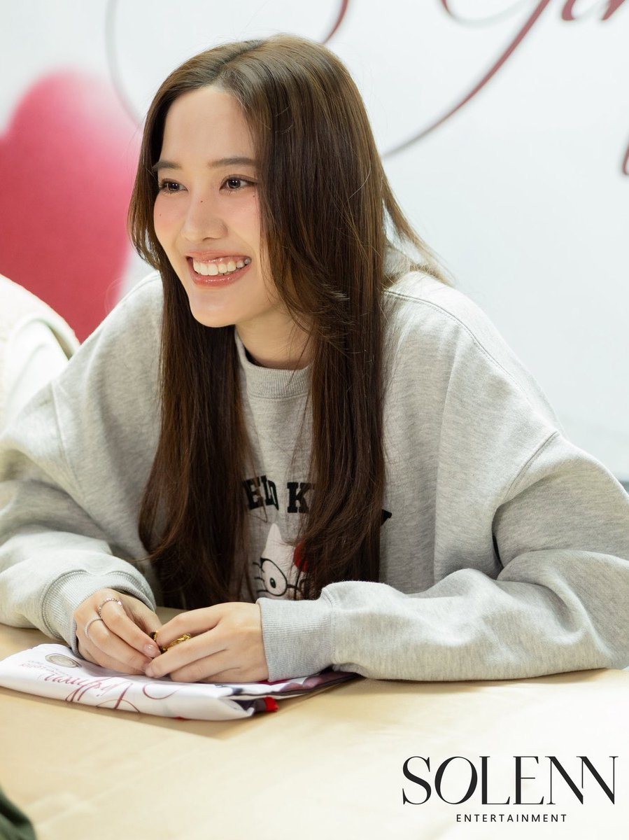 Her lil smile today 🫶🏼🫶🏼🥹

GF LOVE LETTER IN TAIPEI
#GirlFreenTaipeiFanmeeting