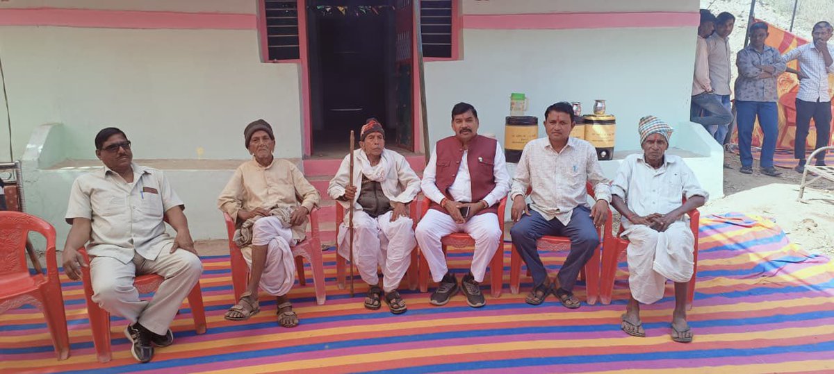 આજ રોજ સંતરામપુર તાલુકાના ઉખરેલી ( સીમલીયા પાડા ) ખાતે શ્રી શંકરભાઈ રતુભાઈ ખરાડી દ્વારા આયોજિત વાસ્તુ પૂજન,ચંદલાવિધી કાર્યક્રમમાં ઉપસ્થિત રહી ધન્યતા અનુભવી.

આ તકે સંતરામપુર તાલુકા પંચાયત પ્રમુખશ્રી હરેશભાઈ વળવાઈ, ઉખરેલી સરપંચશ્રી દિનેશભાઈ,સચિન શાહ અને કાર્યકર્તાઓ હાજરરહ્યાંહતાં.