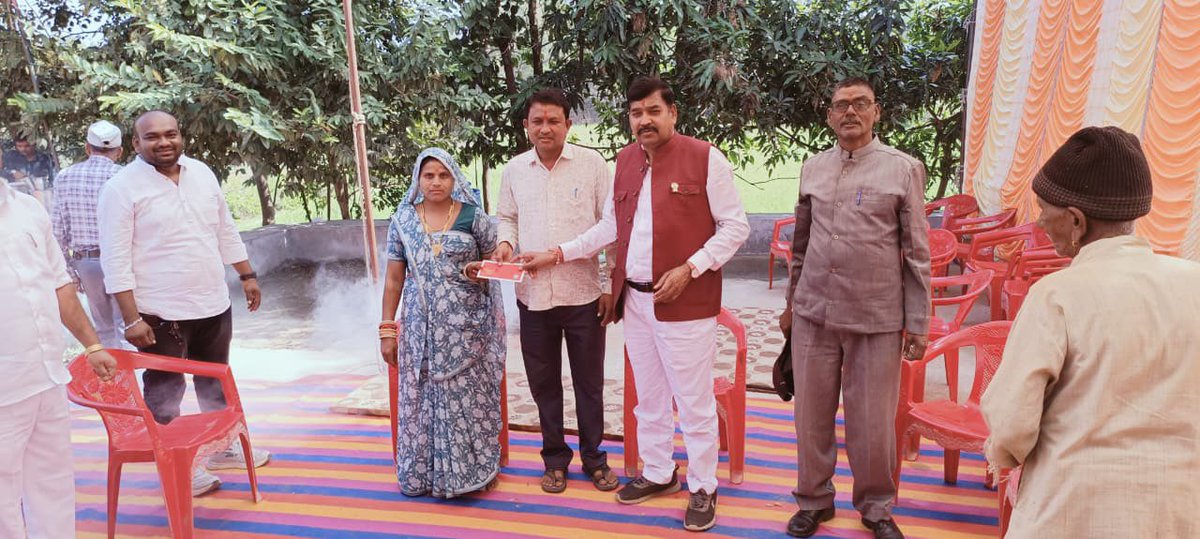 kuberdindor's tweet photo. આજ રોજ સંતરામપુર તાલુકાના ઉખરેલી ( સીમલીયા પાડા ) ખાતે શ્રી શંકરભાઈ રતુભાઈ ખરાડી દ્વારા આયોજિત વાસ્તુ પૂજન,ચંદલાવિધી કાર્યક્રમમાં ઉપસ્થિત રહી ધન્યતા અનુભવી.

આ તકે સંતરામપુર તાલુકા પંચાયત પ્રમુખશ્રી હરેશભાઈ વળવાઈ, ઉખરેલી સરપંચશ્રી દિનેશભાઈ,સચિન શાહ અને કાર્યકર્તાઓ હાજરરહ્યાંહતાં. https://t.co/5DD9vvKv6u