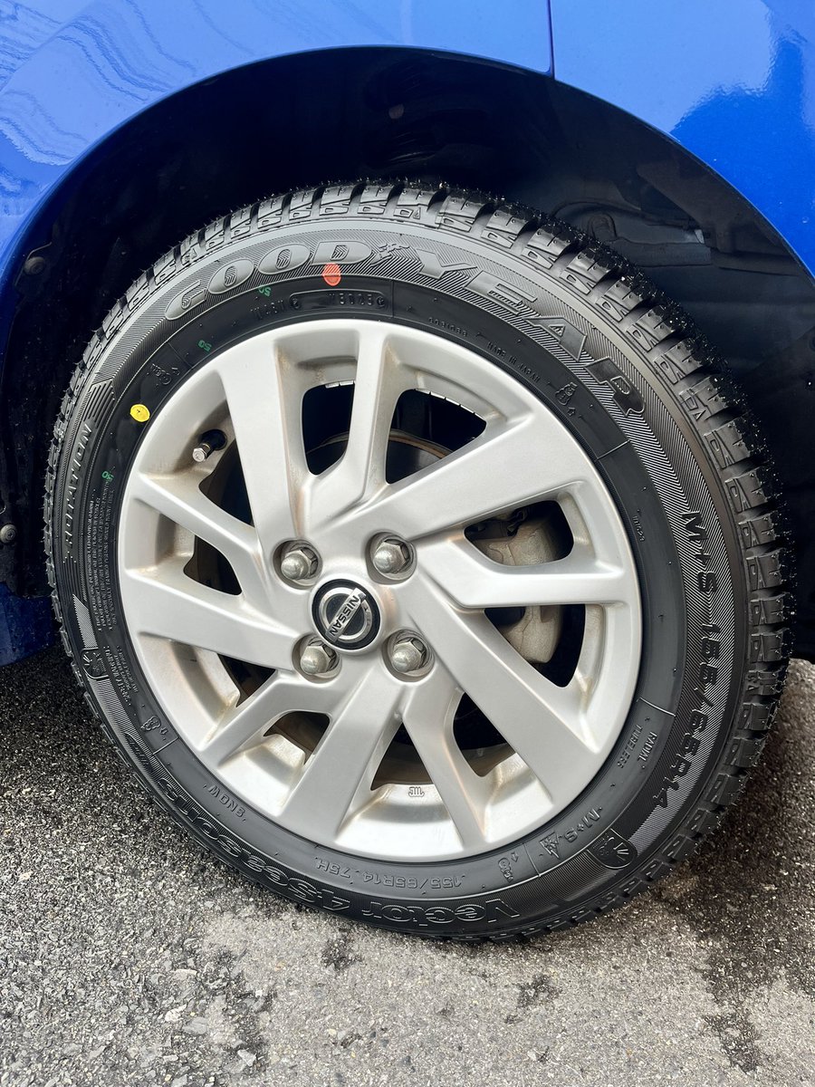 今朝の雪凄かったですね、15cmほど積もってて笑いましたw 積もった雪を