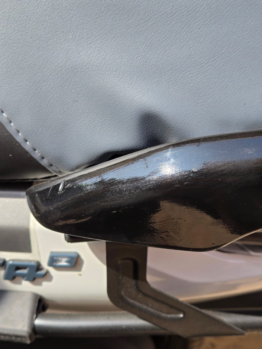 hustlemuscle01's tweet photo. NEVER BUY ANYTHING FROM ATHER.
Within 24 hours of delivery of my brand new Ather Rizta, I noticed a shady paint job, dents &amp; holes on ONE side of the pillion grab handle.
The other side looks factory-fresh.
This doesn’t look normal for a new vehicle. @atherenergy @tarunsmehta https://t.co/vTXVi0Bofk