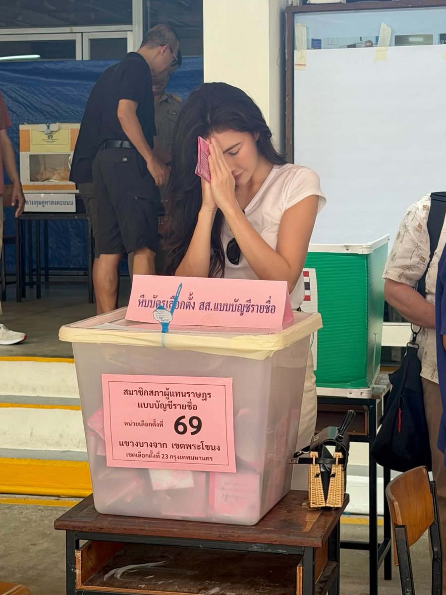 นี่คือคนไทย 5555
ก่อนหย่อนอะไร ขออธิฐานกับสาปแช่งไว้ก่อน
555555