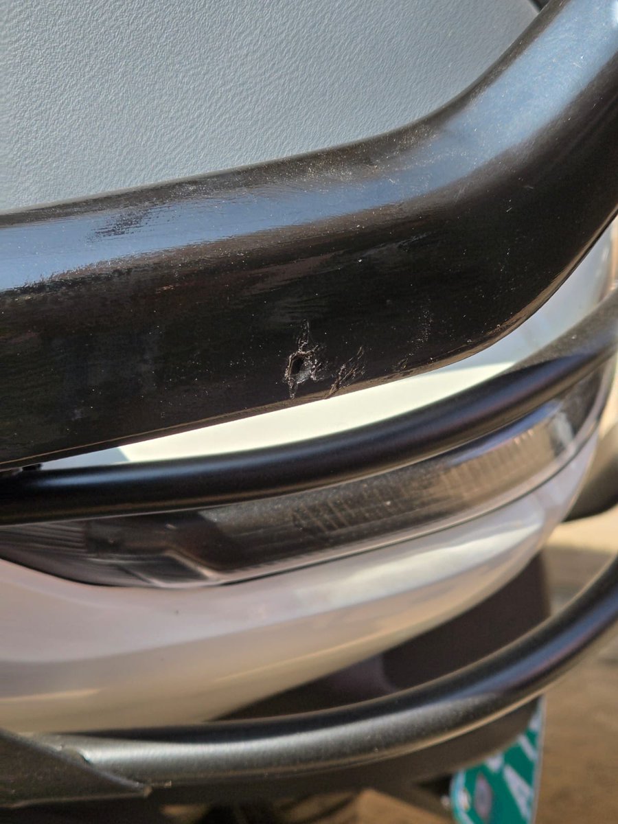 hustlemuscle01's tweet photo. NEVER BUY ANYTHING FROM ATHER.
Within 24 hours of delivery of my brand new Ather Rizta, I noticed a shady paint job, dents &amp; holes on ONE side of the pillion grab handle.
The other side looks factory-fresh.
This doesn’t look normal for a new vehicle. @atherenergy @tarunsmehta https://t.co/vTXVi0Bofk