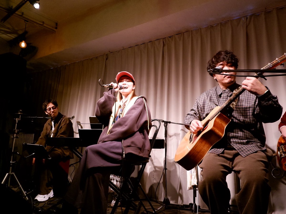 yui_satomi's tweet photo. 本日、
#cafeRoom+
にて
#近石涼 君企画
#石あるところに
 Vol.8

pod'z
#kona

#podz  

🎶 どんな道のりも
　　ずっと寄り添い過ごせるなら
　　色鮮やかになるでしょう　　　🎶

お互い寄り添い過ごしましょ！🤭 https://t.co/6xollUHlFq