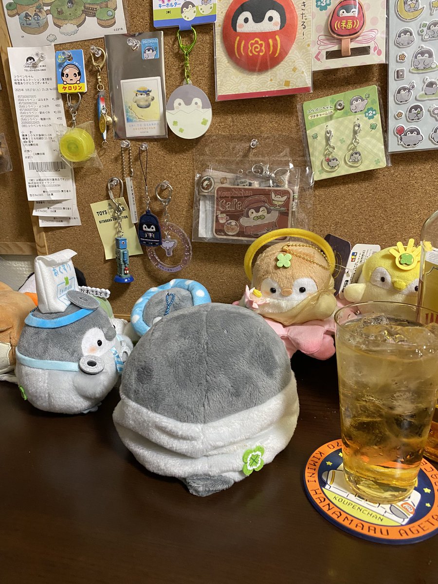 今日は寒かったね〜
みんなたちおつかれさまなんだよ〜🐧💮
久しぶりにソーダ割りしてるんだけど、くったりちゃんはおつまみがないからみんなたちと今日の雪のお話をしているみたいなんだよ〜☃️
ぼくあんなに真っ白になっちゃうの初めて見たんだよ〜！
なんか一生懸命説明してます🐧🍀💮