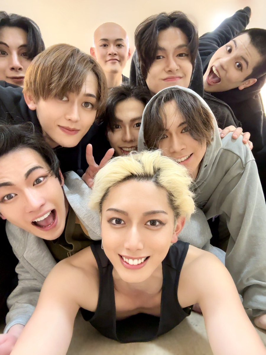 ミュージカル『#テニスの王子様』4thシーズン 青学vs四天宝寺

東京公演千穐楽！

ありがとうございました！！！
とにかく楽しかった！

初のミュージカル
難しいことも不安もたくさんあったけど
観にきてくれた皆さんの笑顔や声で
前に進めます！

この仲間達で良かった🎾

ほなまた岐阜で

#テニミュ