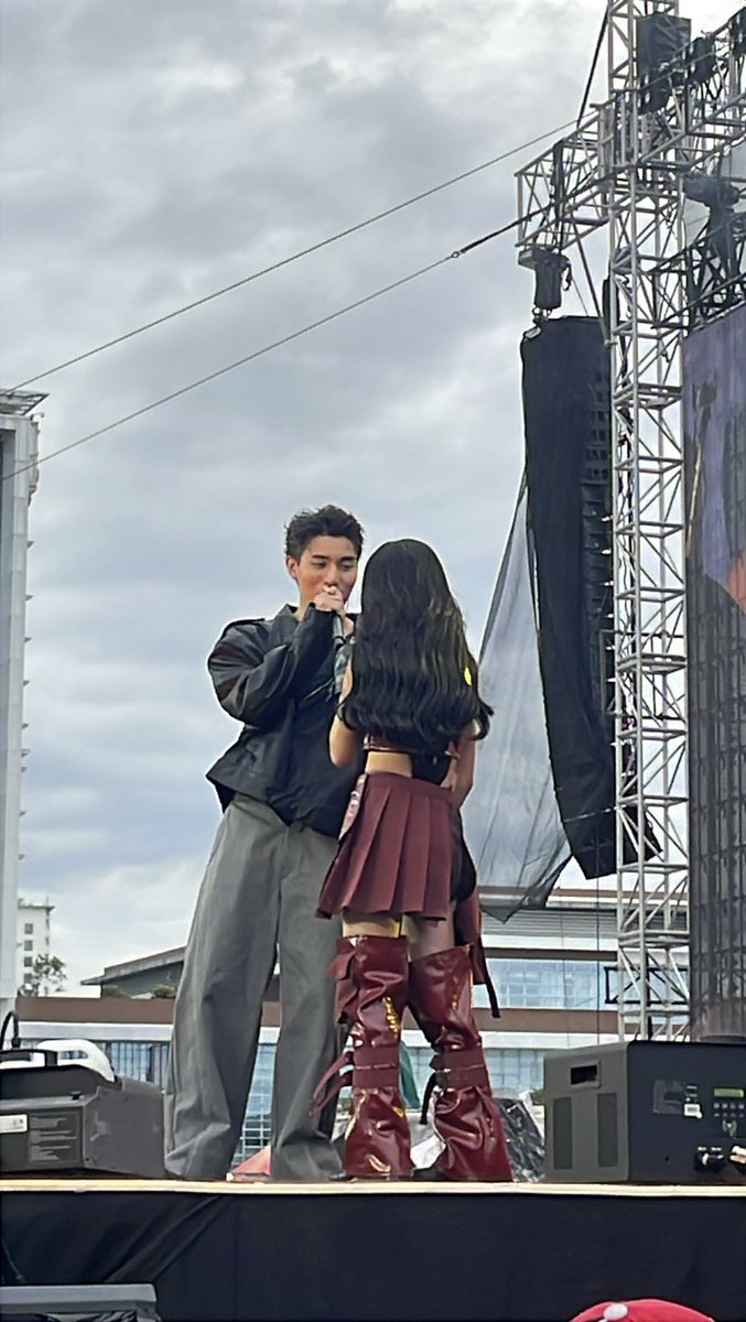 kmusify's tweet image. Kilig overload! Mika &amp;amp; Brent serenades the crowd 💕

Presented by @ImePhilippines

#WonderfulMomentsFestival #DDay #FestivalDay #iMePH #WonderfulMomentsMusicFestival #FestivalVibes #OPM #PPOP