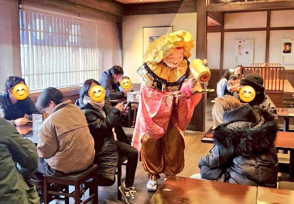 思ったよりは雪の影響も少なく、羽生パーキングエリア「鬼平江戸処」は1日通して賑わいまして、大黒様の福授けも皆さんに喜んでいただけたご様子でした。