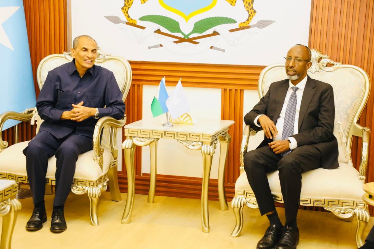 H.E. Farah Sheikh Abdulkadir welcomed H.E. Dr. Nabil Mohamed Ahmed, Djibouti’s Minister of Higher Education, in #Mogadishu, on the margins of the 3rd National Education Conference, which focuses on improving education quality and advancing national education priorities.