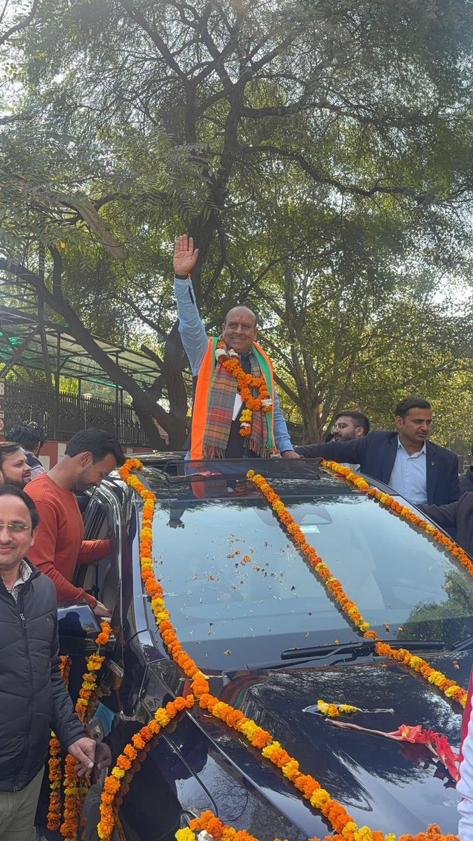 Mukul_0009's tweet photo. रोहिणी की जनता का भरोसा यूँ ही नहीं बनता। तीसरी बार विधायक बनकर भी विजेन्द्र गुप्ता जी ने सेवा को ही अपना धर्म माना है। एक साल, अनेक विकास कार्य। धन्यवाद विधायक जी।
@Gupta_vijender 
 #vijendergupta https://t.co/0xpsWptVPz