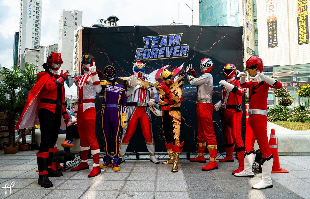 TeamForever1971's tweet image. 『 COSPLAY 』
Super Sentai FOREVER 
#50年間スーパーありがとう #スーパー戦隊シ  #SuperSentai #파워레인저 #슈퍼전대 #코스프레 #cosplay #コスプレ