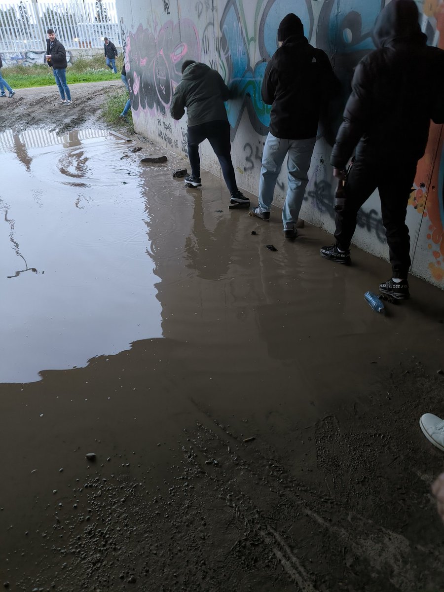 Por si fuera poco esfuerzo ir al Iberchapa Estadio a ver lo que vemos, el tener que hacer de camino la prueba de las Zamburguesas de Humor Amarillo le da un puntito más de demencia y heroicidad.

Al turrón!!