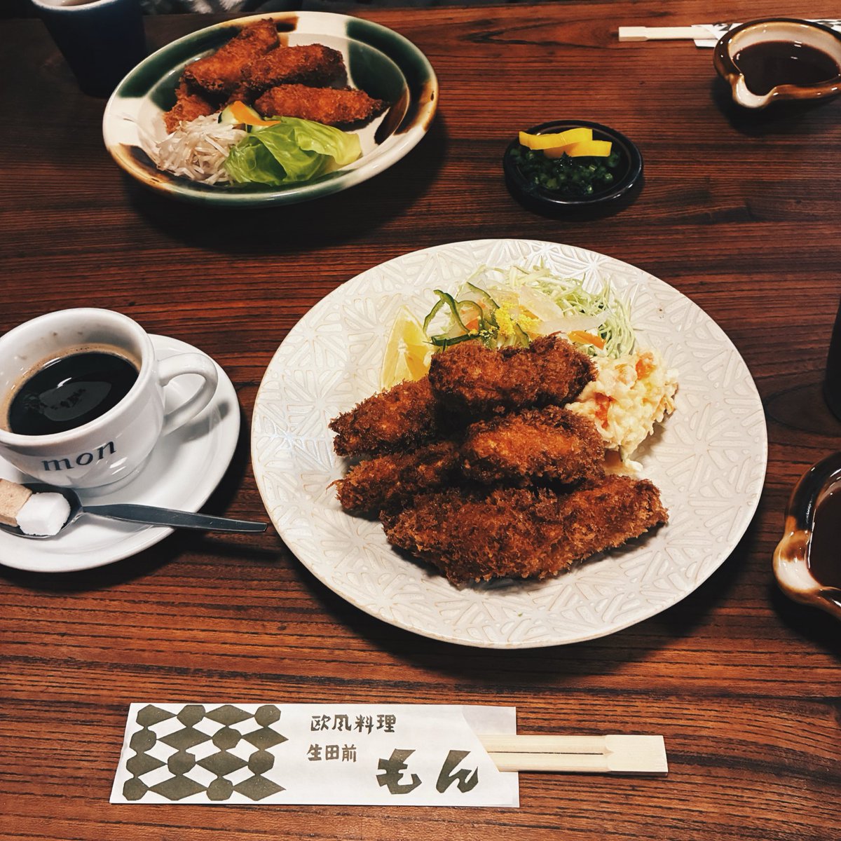 zuu118's tweet photo. ぼたぼたと落ちてくるような重い雪の降る日曜日、投票行って外食へ。子育てから政治、選挙、好きなアーティストまでどんな話も合う稀有な友人。こんな日に過ごせたことがほんとうに嬉しかったな。
#ママ戦争止めてくるわ https://t.co/bwM2FGwKSf