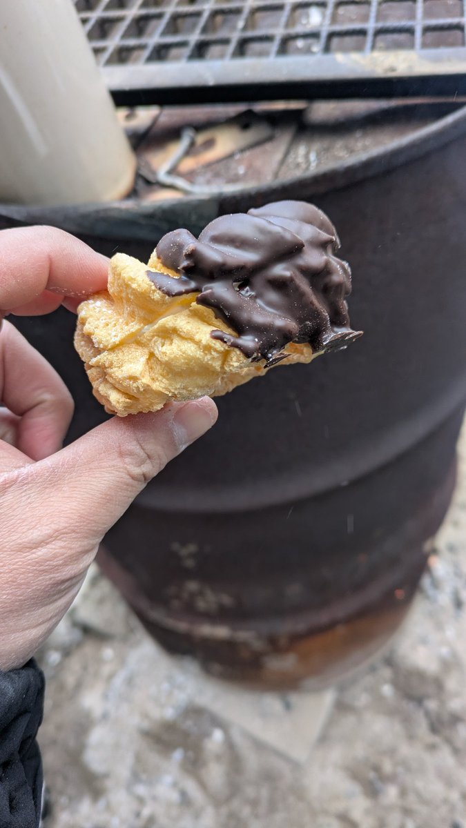 4UKfssmwMEAPH4H's tweet image. 昼を食べにフィールドへ
無風防のアルストは戦闘力5
頂き物エンゼルフレンチ😋
ブラシレスを試すも次世代もHTGもブラシレスだけだと恩恵はそこまで🤔
次世代はほんと安心安全即現金
#AF