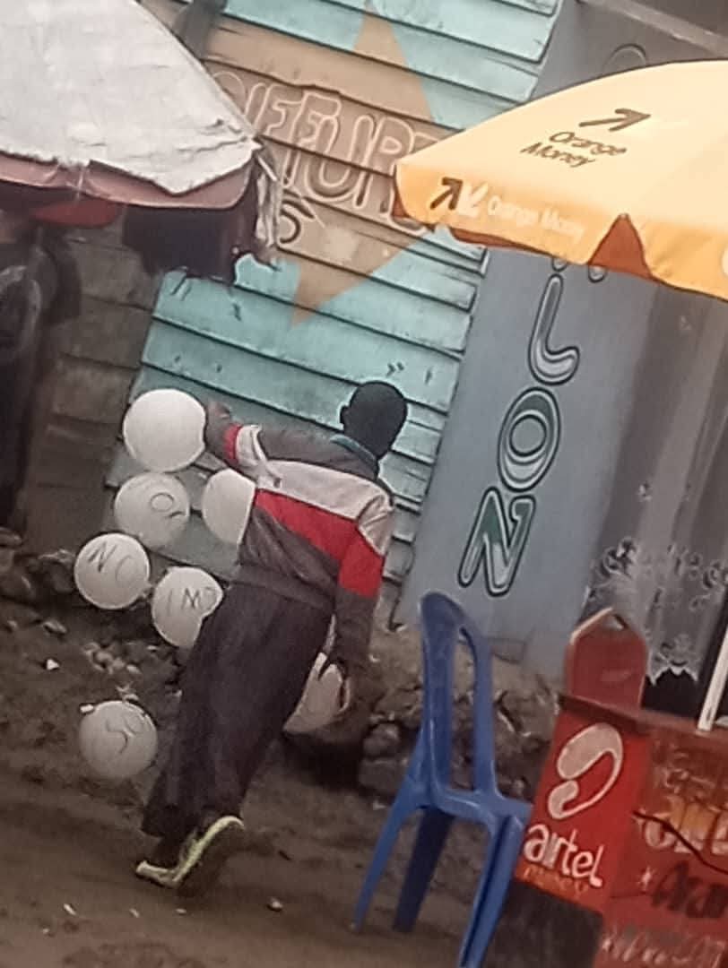 Nyamuhombeza's tweet image. 🚨🔔#Urgence🔔👇👇

Le 07 février 2026, les populations de #Goma et #Bukavu ont commémoré une année d'occupation rwandaise. Elles ont exprimé leur rejet de l’agression rwandaise en lançant des ballons-sondes (Bipuliza), visibles aujourd'hui dans plusieurs quartiers de #Goma et