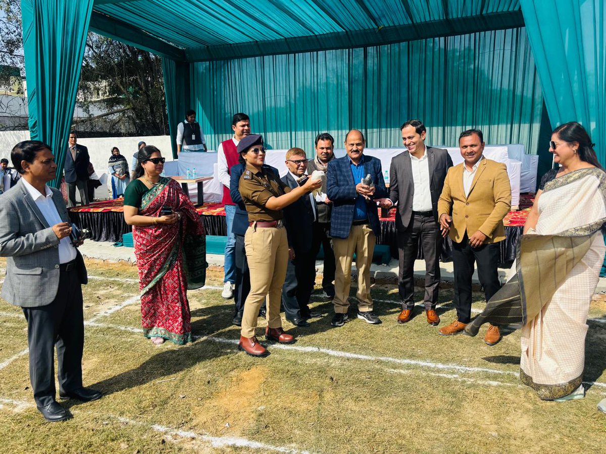 ग़ाज़ियाबाद सहायक पुलिस आयुक्त वेवसिटी प्रियाश्री पाल व थानाध्यक्ष वेव सिटी एवं मिशन शक्ति टीम द्वारा थाना वेव सिटी क्षेत्र के स्कूल में विभिन्न कार्यक्रम के माध्यम से महिलाओं/बच्चों को जागरुक किया गया <a href="/AcpWavecity/">ACP wavecity</a> <a href="/ghaziabadpolice/">POLICE COMMISSIONERATE GHAZIABAD</a> <a href="/DCPRuralGZB/">DCP RURAL COMMISSIONERATE GHAZIABAD</a> <a href="/Uppolice/">UP POLICE</a>