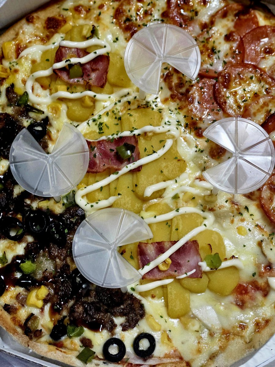 자 제가 티친 여러분들께 피자 열판 쏘겠습니다^^  
허리피자.
가슴피자. 
얼굴피자. 
어깨피자. 
다리피자. 
주름피자. 
형편피자. 
인생피자. 
팔자피자. 
내뱃속에들어간지좀된피자.  언제나 건강과 행복이 함께 하시길 기원 합니다. .  . . 🍂🍁~^^~* 🍃🌾 세상 살아 가면서  천만번 해도 부족한