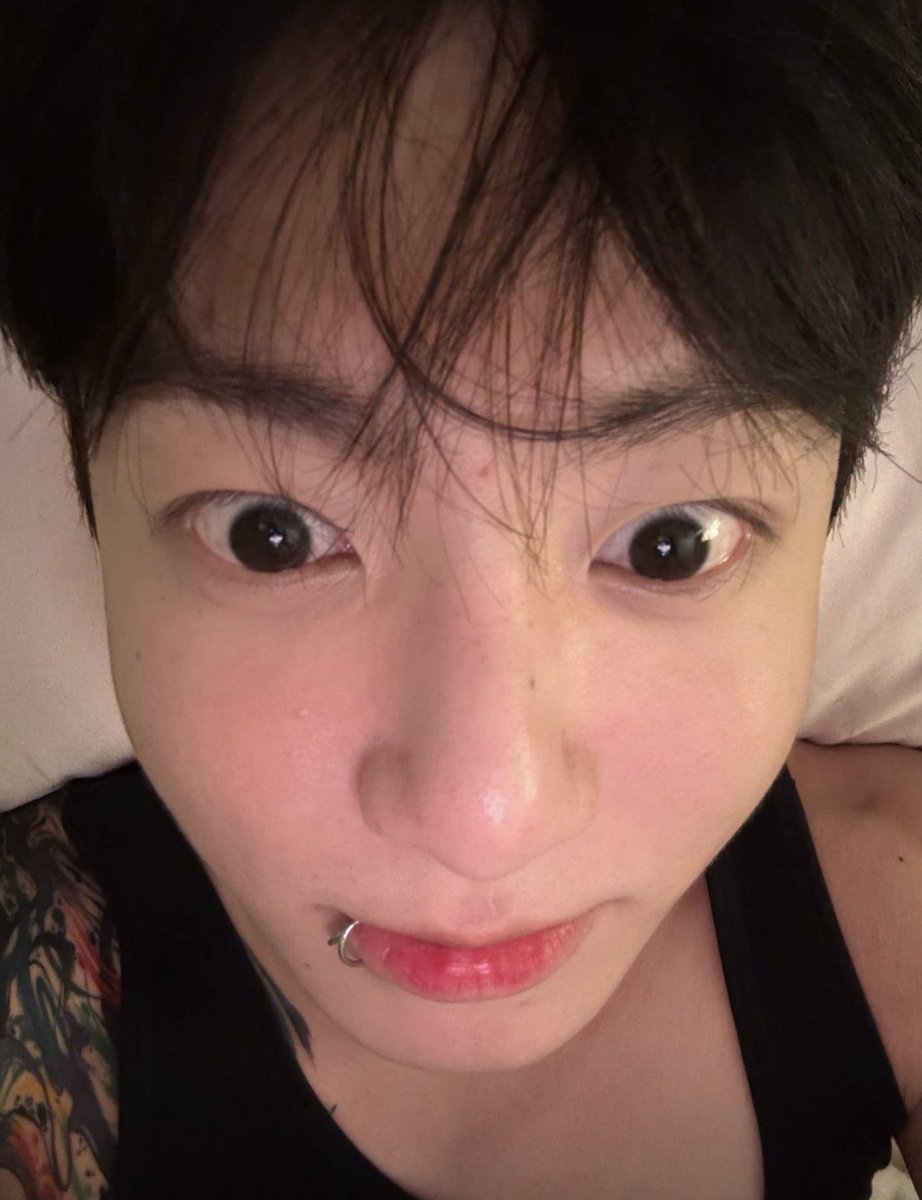 rewindkoo's tweet image. the day jungkook dropped this selfie was the closest we’ve ever been to world peace
