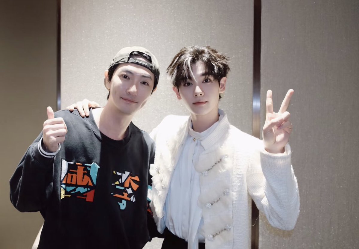 คุณ PD Daniel M มาอวดของขวัญที่น้องนายส่งให้แหละ เป็นมิตรภาพที่ดีและยาวนานมาก น้องนายรักษาความสัมพันธ์กับเพื่อนๆ แต่ละคนได้ดีมากเลยอ่ะ น่ารักมาก 🥰

#นายท่านกรชิต #高卿尘
#GaoQingchen