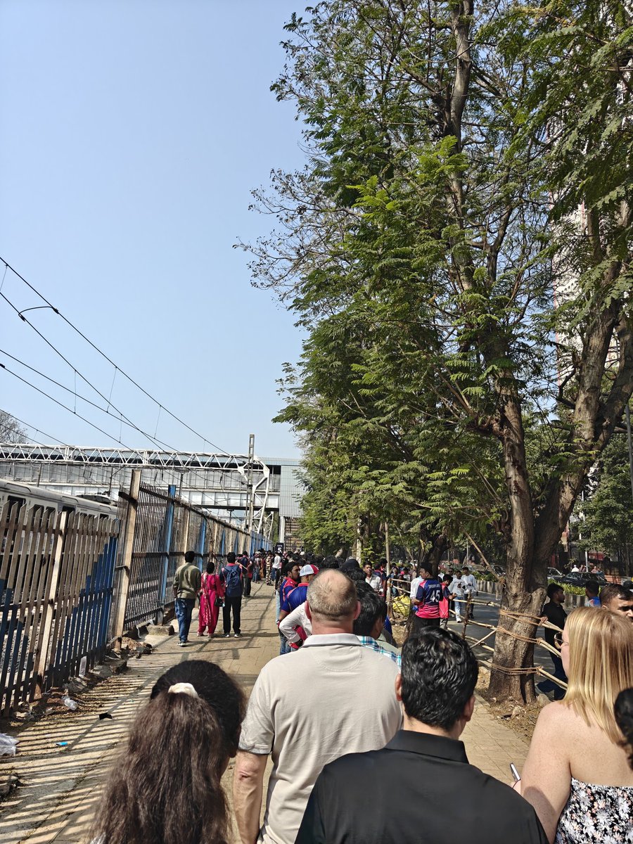 YUVI_NISH's tweet image. Long Queues for the #ENGvNEP game!

A massive energetic contingent from Nepal is vibing with excitement, the entire Churchgate area is full with Red &amp;amp; Violet Tshirts. The @TheBarmyArmy has their task cut out

#ICCT20WORLDCUP