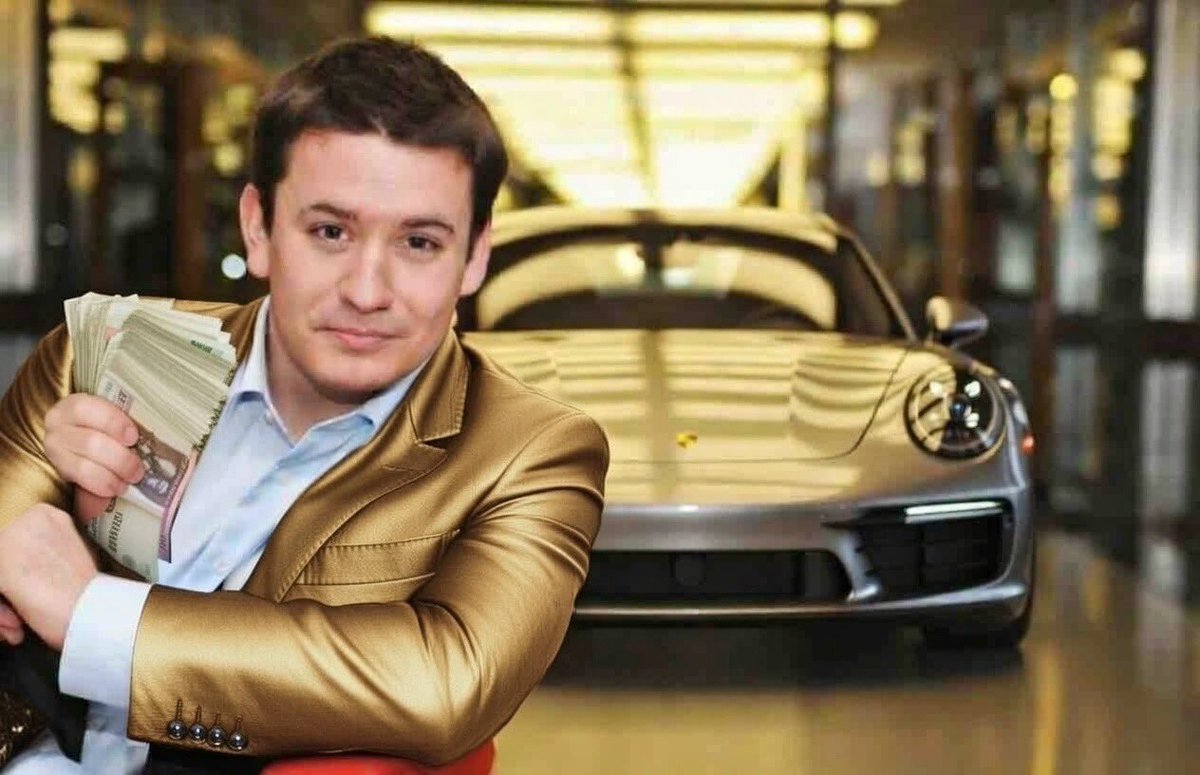 Remplacement du directeur de <a href="/RTBFinfo/">RTBF info</a> : Thomas Gadisseux serait en pôle position pour succéder à <a href="/JPJacqmin/">JP Jacqmin</a>, qui prendra sa retraite dans quelques mois. 

Avec un salaire revu à la baisse ? Jacqmin a coûté 237.757 EUR bruts en 2024 (bonus de 23.417 EUR inclus).

➡️ Rappel des