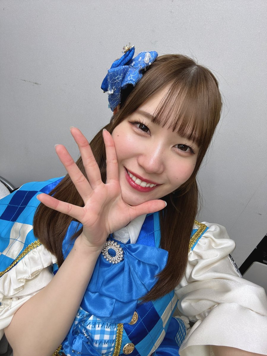 NEO_MRuna's tweet image. 小倉競馬場さんありがとうございました！！🏇

寒い中会いに来てくれた2枠さん本当に有難う🥺🖤

かささぎ賞の表彰式とライブ＆トークショーをさせていただきました🏆✨️
雪が降ってて寒かったけど、皆さんのお顔をみれてとても嬉しくて楽しかったです!!🫶🏻

みんなあったかくして休んでね(*ᴗˬᴗ)