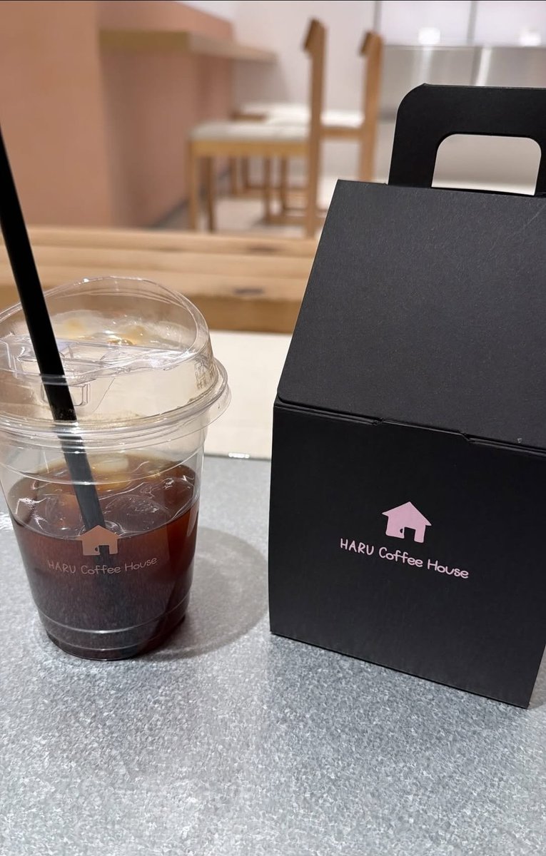 พี่ทงเฮฝากมา...สำหรับคนที่จะไปฮารุ 🩷

ขอแจ้งข้อสำคัญไว้ก่อนเลยนะครับ
ห้ามกดลิฟต์เด็ดขาดเลย!❌️

เพราะอย่างที่รู้ๆกันด้านบนยังมีการตกแต่งภายในอยู่และเป็นพื้นที่สำนักงานด้วย
เลยอยากขอความร่วมมือหน่อยนะครับ

ขอให้ ✅️เข้าทางประตูหน้าคาเฟ่เท่านั้น