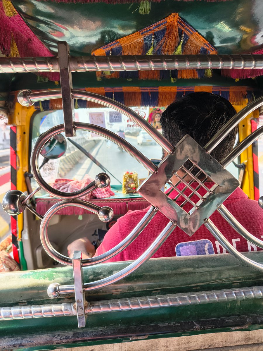 AnOccTraveler's tweet image. Luck is great, but most of life is hard work.. 
- Iain Duncan Smith  

#theme_pic_India_work #streetphotography #autoride