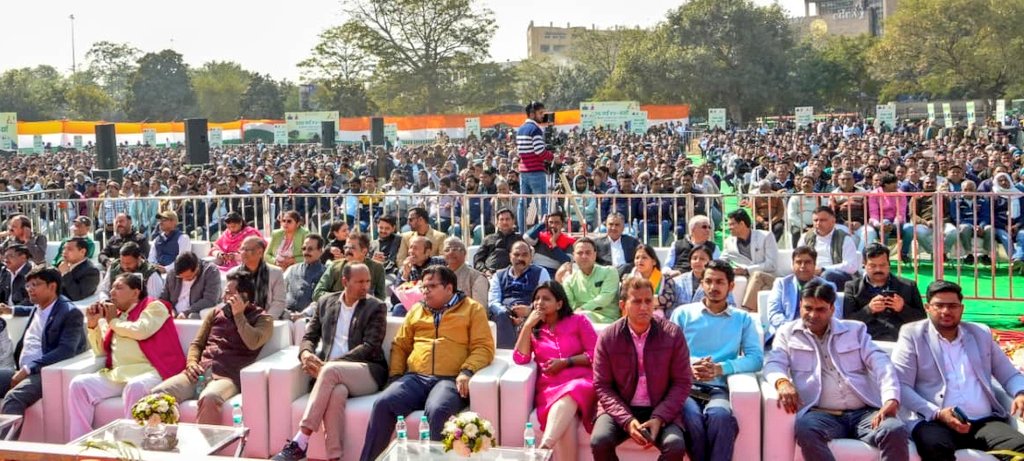 NitinNabin's tweet photo. दिल्ली सरकार के 1 वर्ष की विकास यात्रा!!

आज नई दिल्ली के रामलीला मैदान में दिल्ली सरकार के एक वर्ष पूर्ण होने के अवसर पर आयोजित कार्यक्रम में सम्मिलित होकर 500 इलेक्ट्रिक बसों का शुभारंभ एवं दिल्ली–पानीपत इंटर-स्टेट बस सेवा का लोकार्पण किया।

आदरणीय प्रधानमंत्री श्री @narendramodi जी का सपना है कि दिल्ली समग्र विकास, आधुनिक अधोसंरचना और बेहतर नागरिक सुविधाओं के साथ 'विकसित दिल्ली' के रूप में स्थापित हो, और मुख्यमंत्री श्रीमती @gupta_rekha जी के नेतृत्व में यह सपना आज विभिन्न विकासात्मक पहलों के माध्यम से साकार होती दिखाई दे रही है।

कार्यक्रम में दिल्ली की मुख्यमंत्री श्रीमती रेखा गुप्ता जी, दिल्ली सरकार के मंत्रीगण एवं प्रदेश अध्यक्ष श्री वीरेन्द्र सचदेवा जी उपस्थित रहे।

@BJP4Delhi