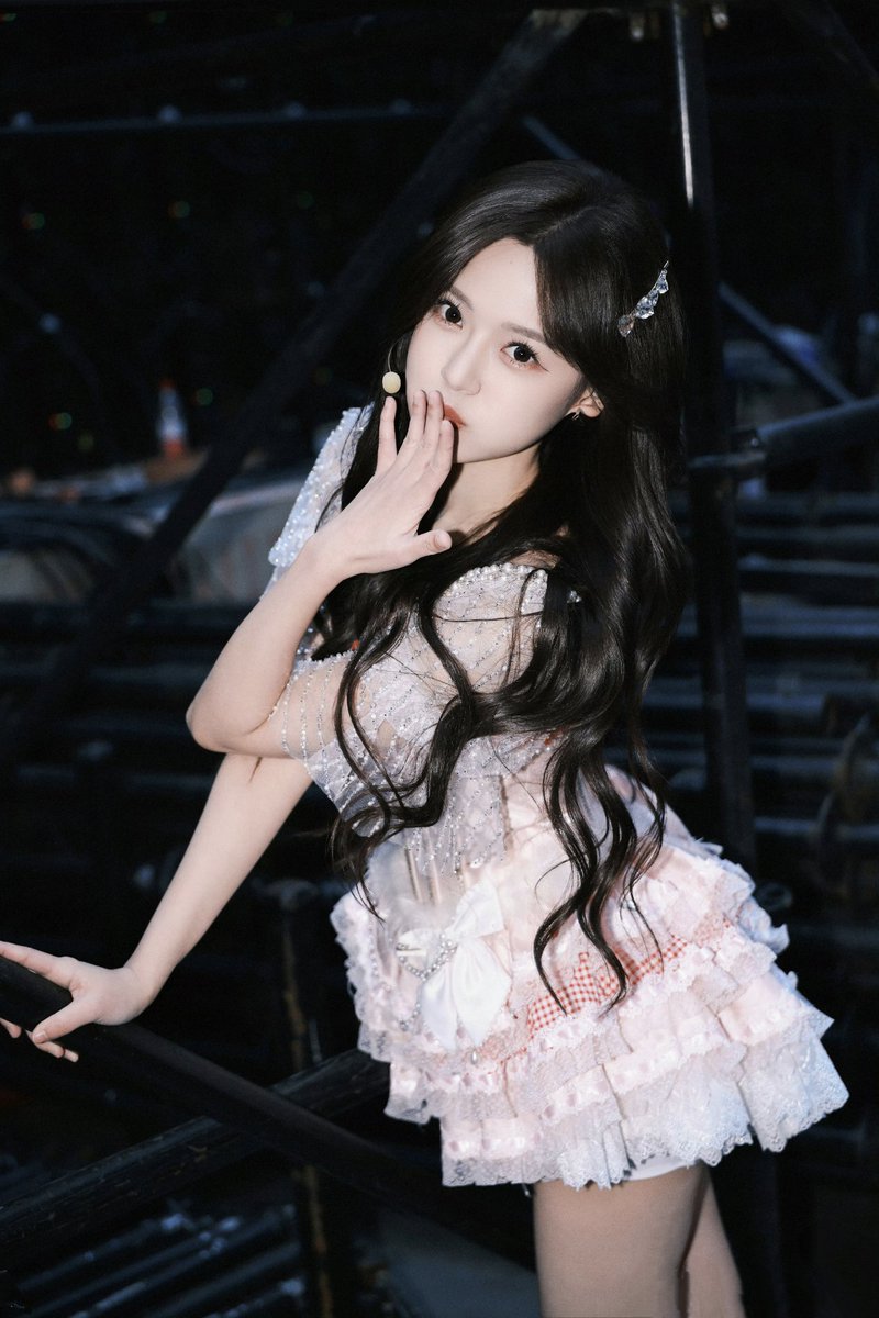 celestialcan's tweet photo. 一个人的寂寞两个人的错，三个人的友谊使人困惑，这次给大家带来的是卢金青大三角主演的淫��百合三人行，“她爱她爱她”的狗血戏码不可避免地在生活中心上演，最终在吵吵闹闹中欢喜冤家地do到一起，甚��一不小心玩过了火……
感谢老板约稿，很久没写纯百合了 https://t.co/ADfy8fIumB https://t.co/EguQlKcisg