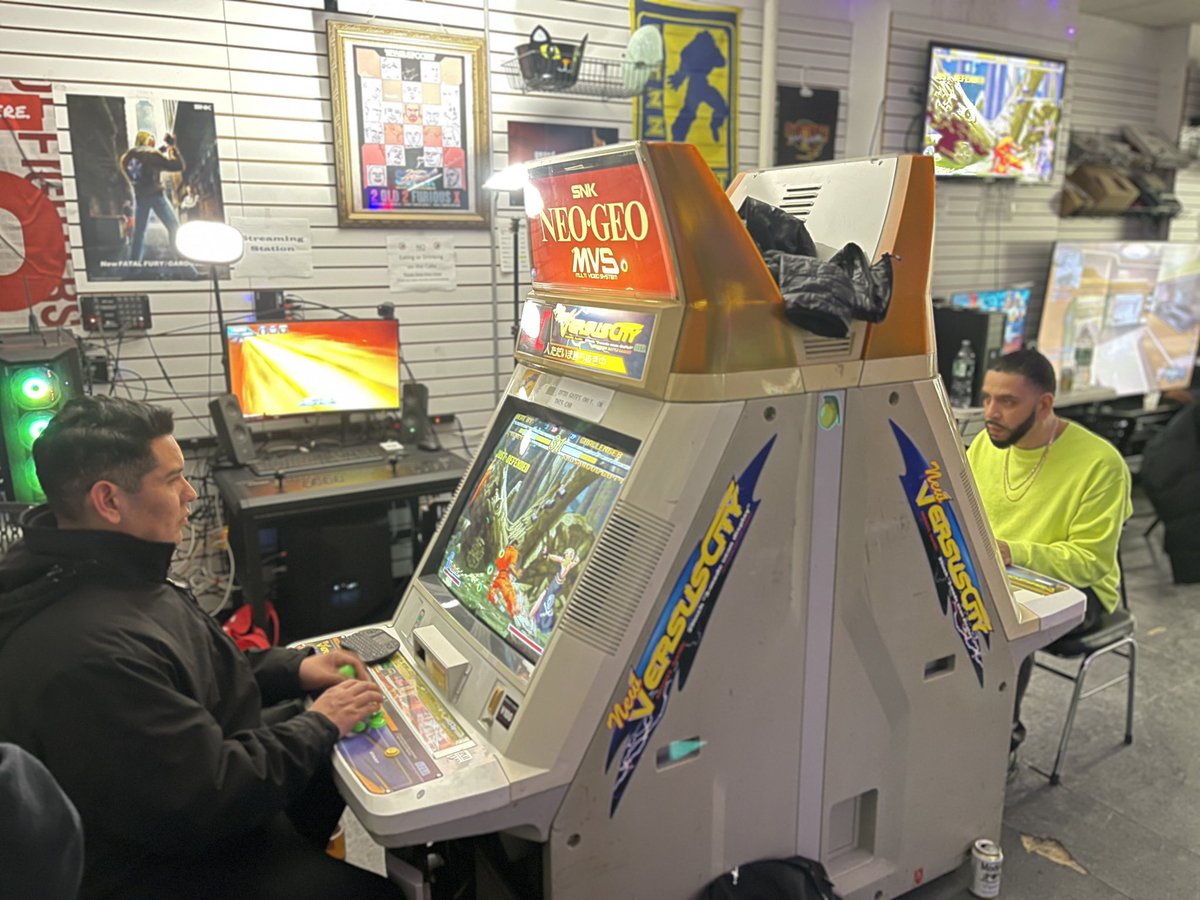 ArcadeBrooklyn's tweet photo. #GarouMarkofTheWolves SuperJoe vs Kofmare : https://t.co/QISkOOdO6j https://t.co/ByBnvt4Ewz