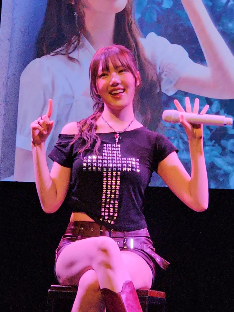 GFRIEND ヨチン　ピンズ got the pics from gfriend.viviz.latam on ig