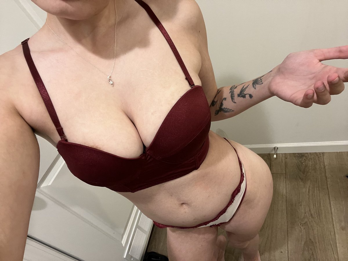 DestinyMur66576's tweet photo. I can be your dream girl https://t.co/v5FtFXqgsm