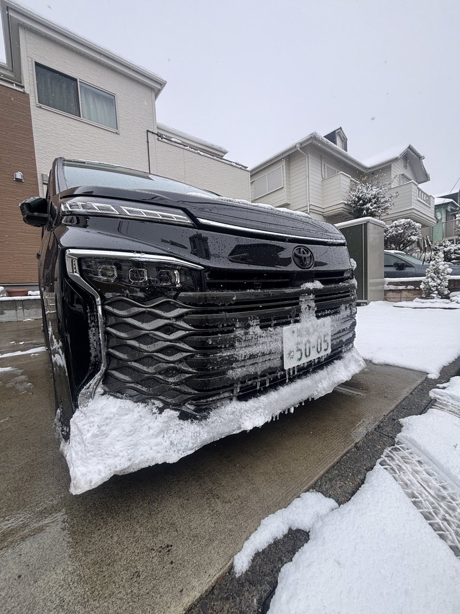 ryokaefu's tweet photo. ちょっとお出掛けしてきたら雪のエアロ出来た
ノーマルタイヤでノロノロ走ってる車沢山いてゾッとした
湘南平はドカ雪でした https://t.co/T4F9F1ku1a