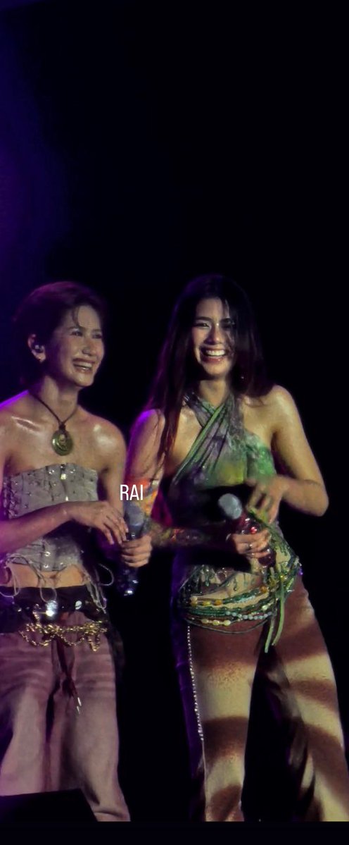 formalaiahshee's tweet image. happy mikhshee day po! 💓