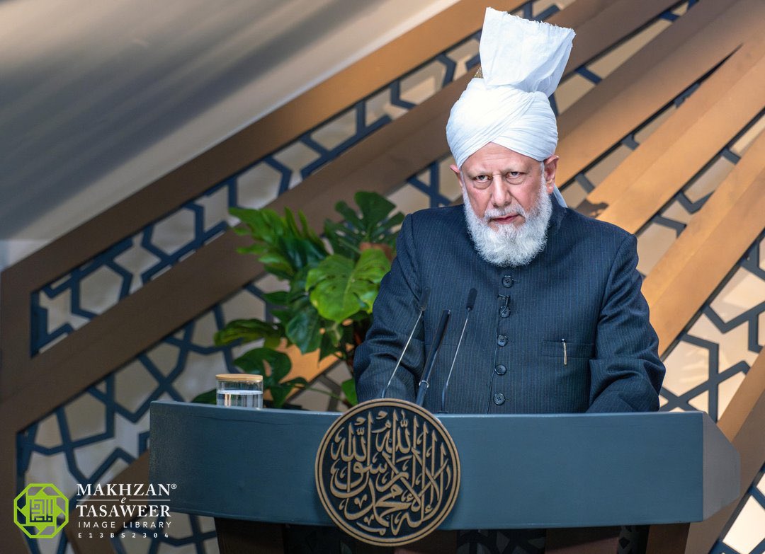 RezowanTaher's tweet photo. We Ahmadis have been commanded to respect the feelings of others and draw man 
towards the worship of his Creator so as to spread peace, love, and harmony in society. 
#IslamAhmadiyya_LoveForNation https://t.co/sWnfyZljnZ