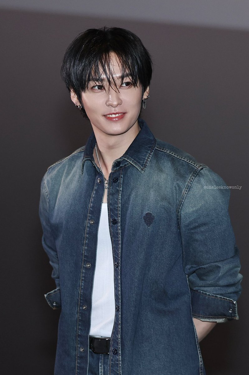 Lee Know pics tweet media