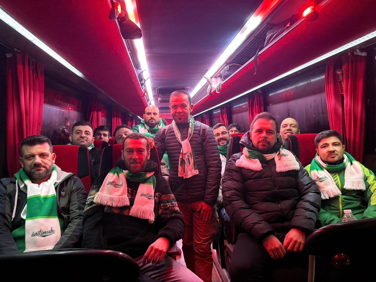 unitimsah's tweet photo. Bursaspor uğruna, yeşil beyaz sevdayla 🐊 https://t.co/jcJVjLcS7q