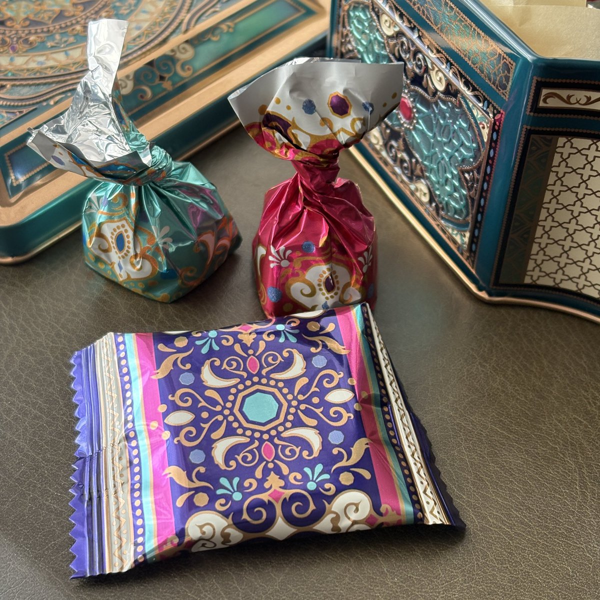 ジャミーラのフルム（夢）缶開封。包み紙も可愛い♥️ これで今回買っ