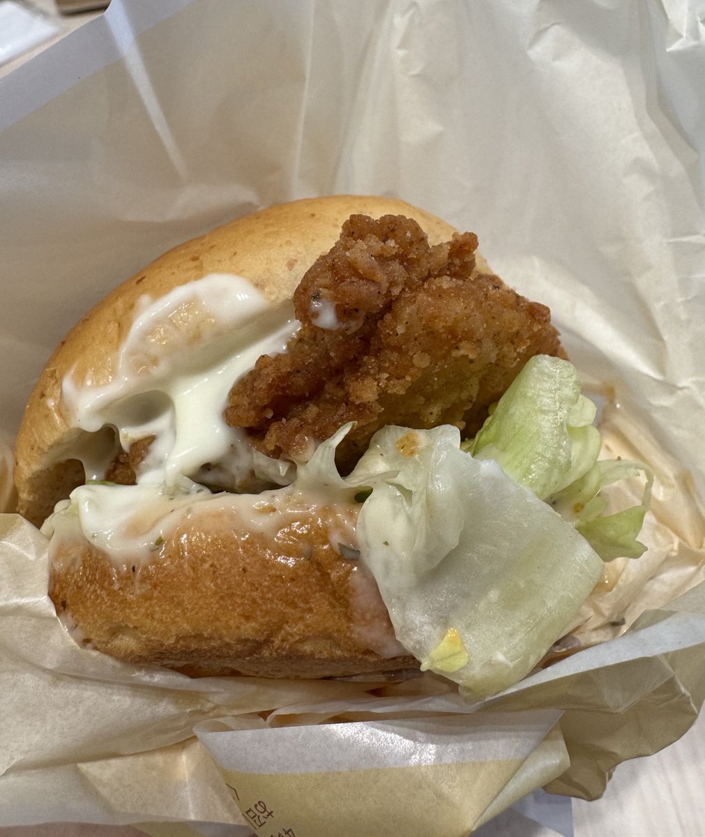 rafu_dog's tweet photo. ケンタのチーズに溺れるフィレバーガー美味かったです
#ムニラジ写真 https://t.co/tRqxMR2h5Z