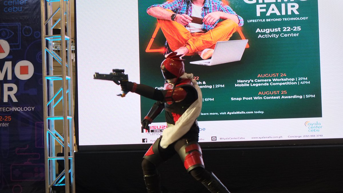 Super Sentai will live on as shotarou ishinomori intended. 

To commemorate the departure of super sentai here's my #akibared #cosplay from hikonin sentai akibaranger. 

Thank you Super Sentai for all the memories.

#supersentaiforever