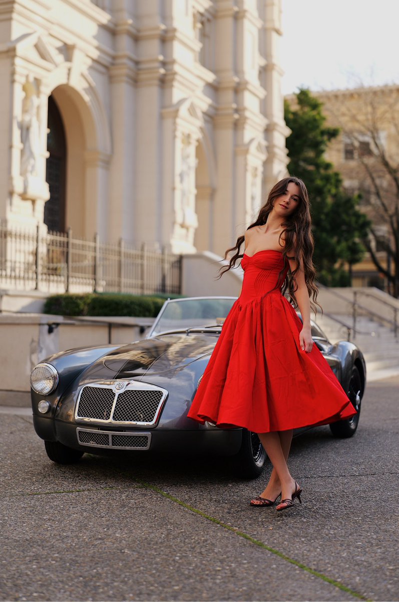 caliallstaring's tweet photo. Lumix S5ii 50mm F1.4 S Pro Classic Car Portraits ❤️☀️ #photograghy #classiccar #fashion https://t.co/MDD7M7IlPP