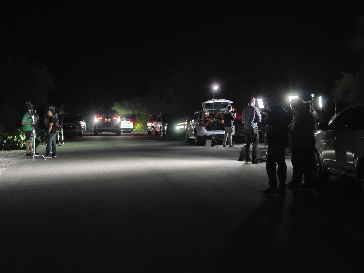 JLRINVESTIGATES's tweet image. More &amp;amp; more media arriving to Annie Guthrie's home. Law enforcement still inside.