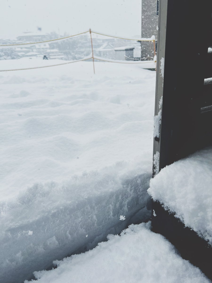 Channel_Bun's tweet photo. 期日前投票に行く時間が無く…
雪の中登山靴はいて投票へ　（笑）
　
#選挙へ行こう https://t.co/1tpnmF36CP