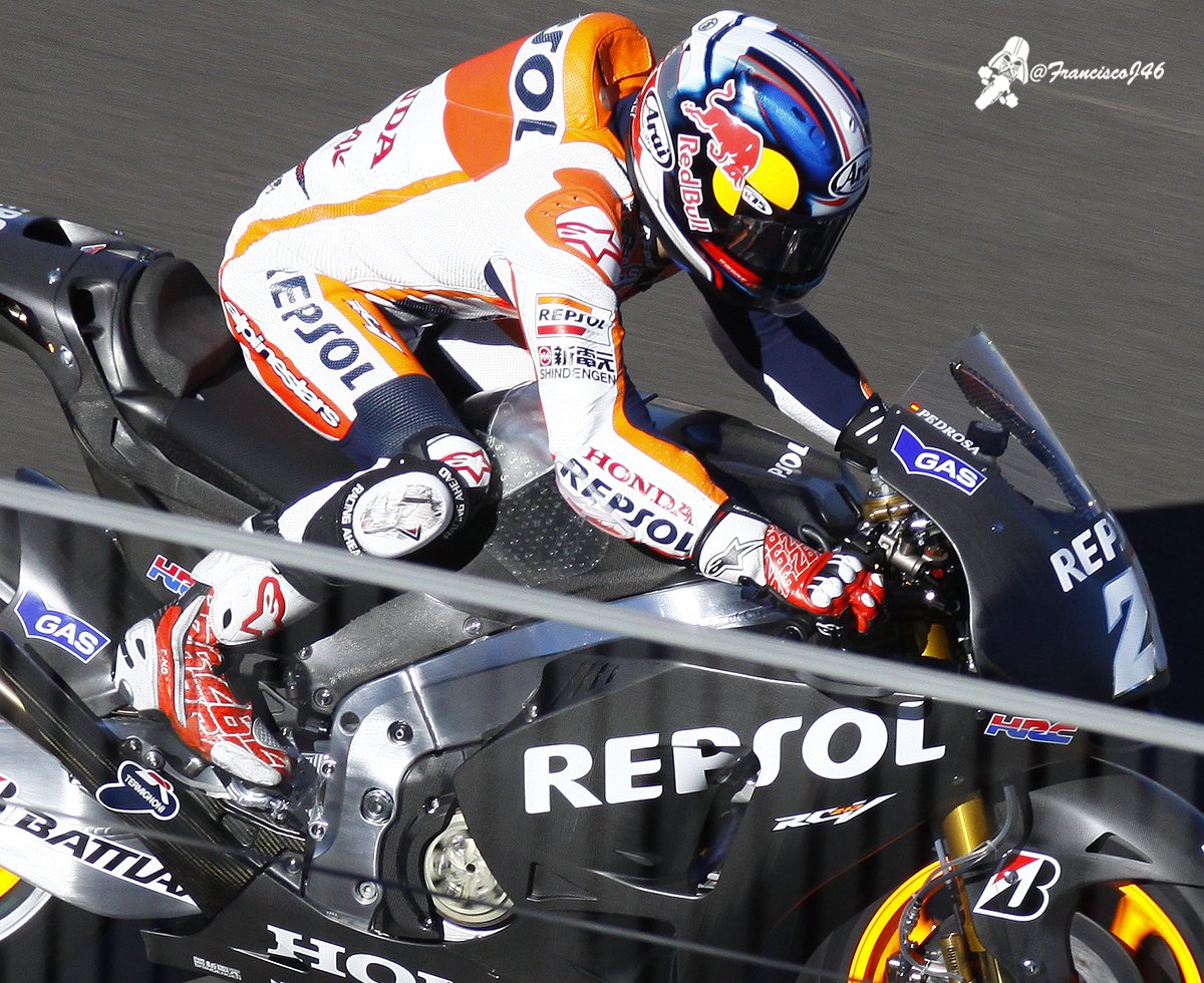 Buenos días a tod@s.
Y apurando la frenada vamos a terminar la carrera de esta semana.