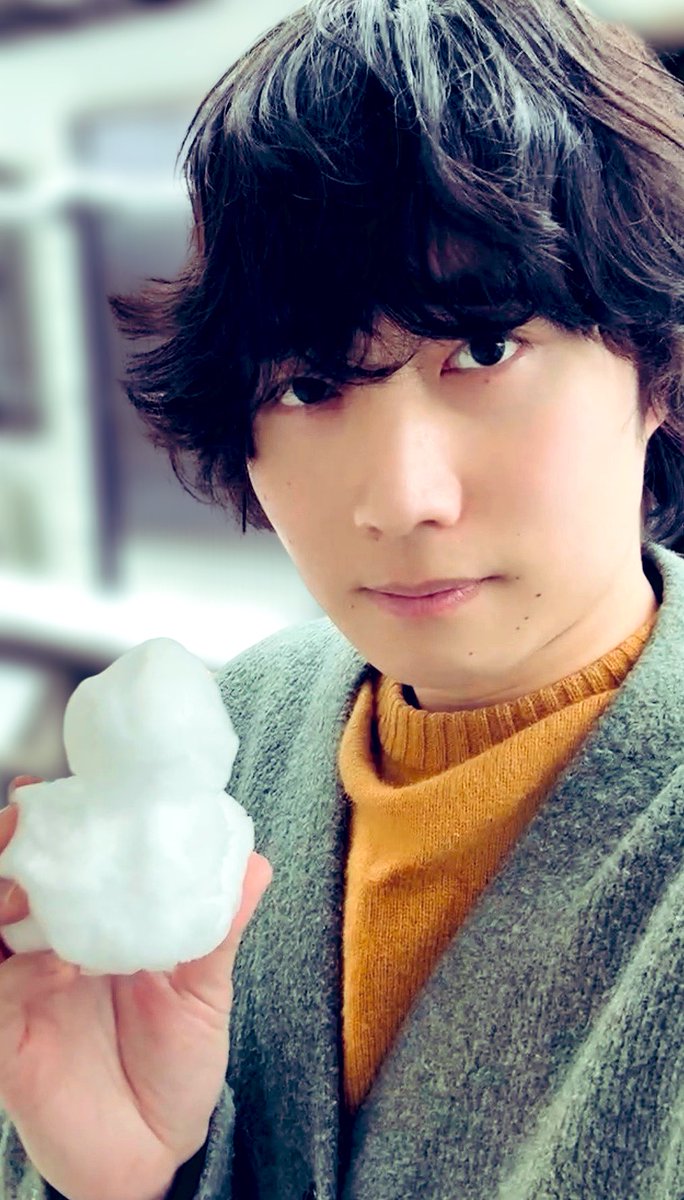 sugi_akito's tweet photo. 杉林は喜び庭駈けまわり
杉林は火燵で丸くなる

ついでにゴミみたいなクオリティの雪だるまを作る https://t.co/J6BMtNXJlb