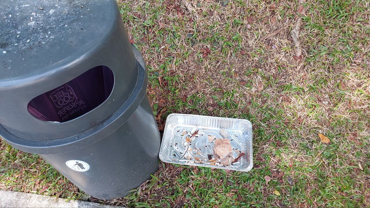 Mr_Space_Dragon's tweet photo. Let try a small experiment for a cleaner environment

#keepSGclean #cleanup #plogging #plogga #sgclean #trashtag #litter https://t.co/O4gV1PVBXw