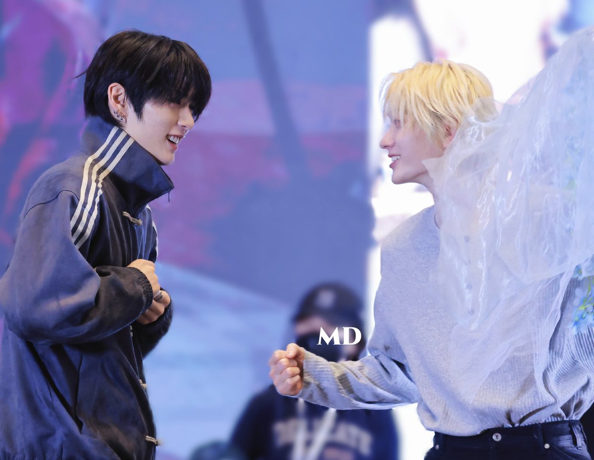 i just know he touched his ass