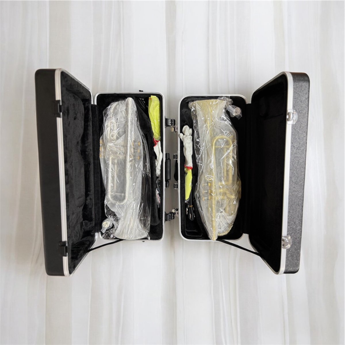 販売開始‼

ソプラノ（Bbトランペット／銀メッキ仕上げ）
・仕上げ：銀メッキ
・ベルサイズ：5インチ
・ボアサイズ：0.459インチ
・付属品：TPマウスピース、ABSハードケース、バルブオイル、スライドグリス、クリーニングクロス
販売価格 (税込定価): 242,000円

#トランペット